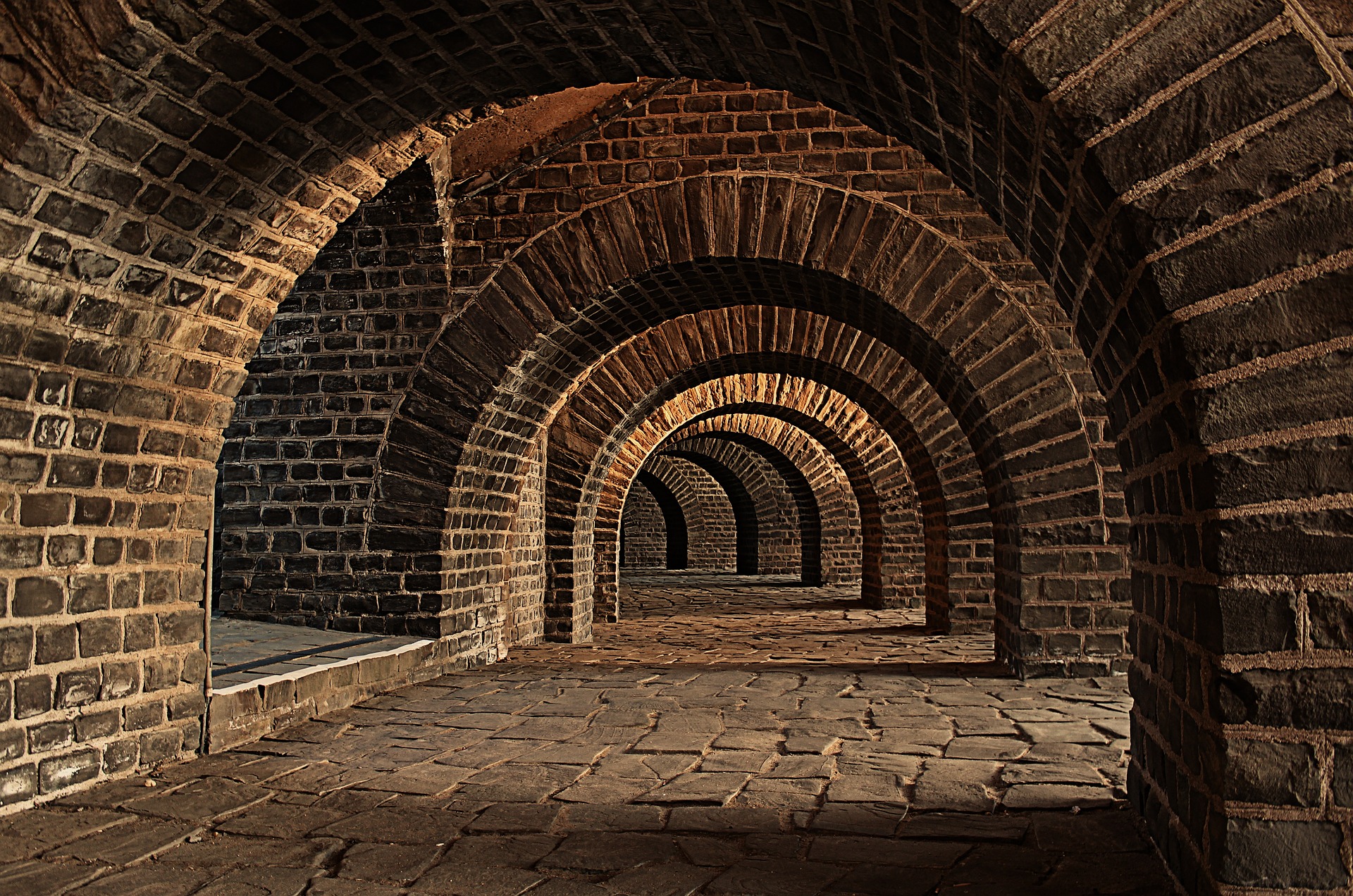 vaulted-cellar-247391_1920